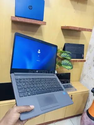 New Laptop HP 14z 8GB Intel Core i7 SSD 256GB