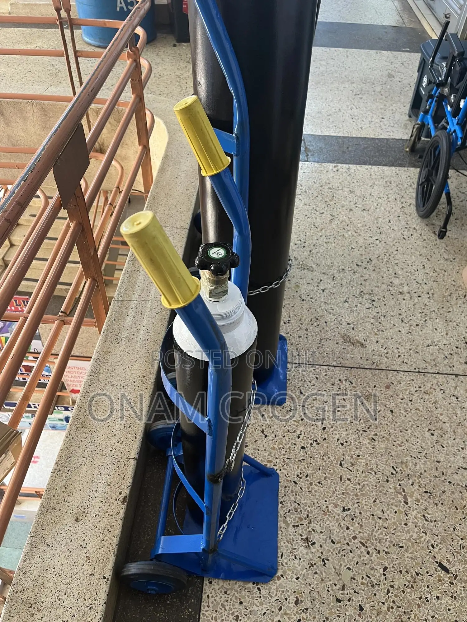 Oxygen Cylinder With Trolley