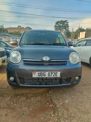 Toyota Sienta 2011 Gray