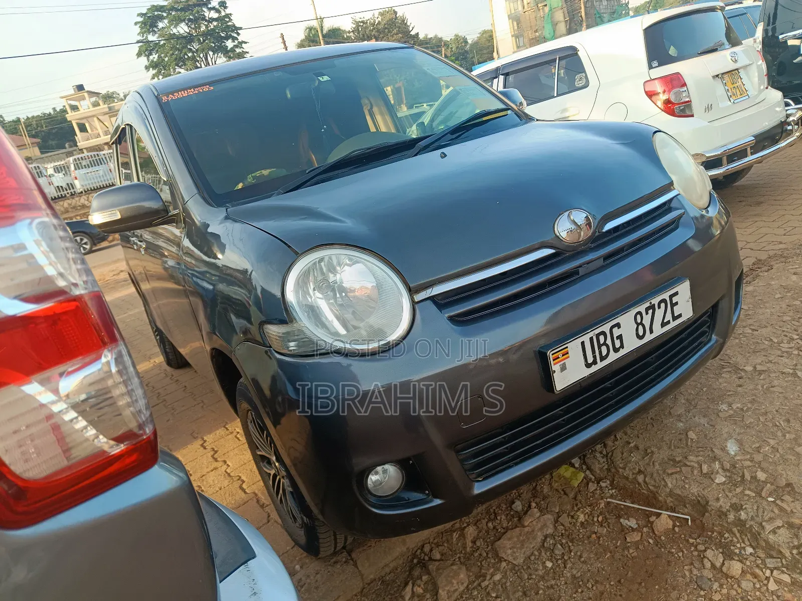 Toyota Sienta 2011 Gray