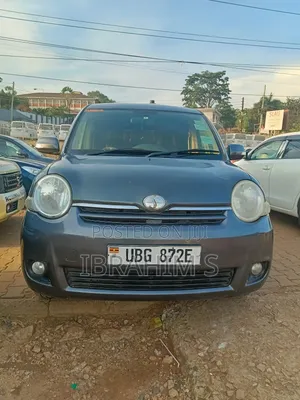 Toyota Sienta 2011 Gray
