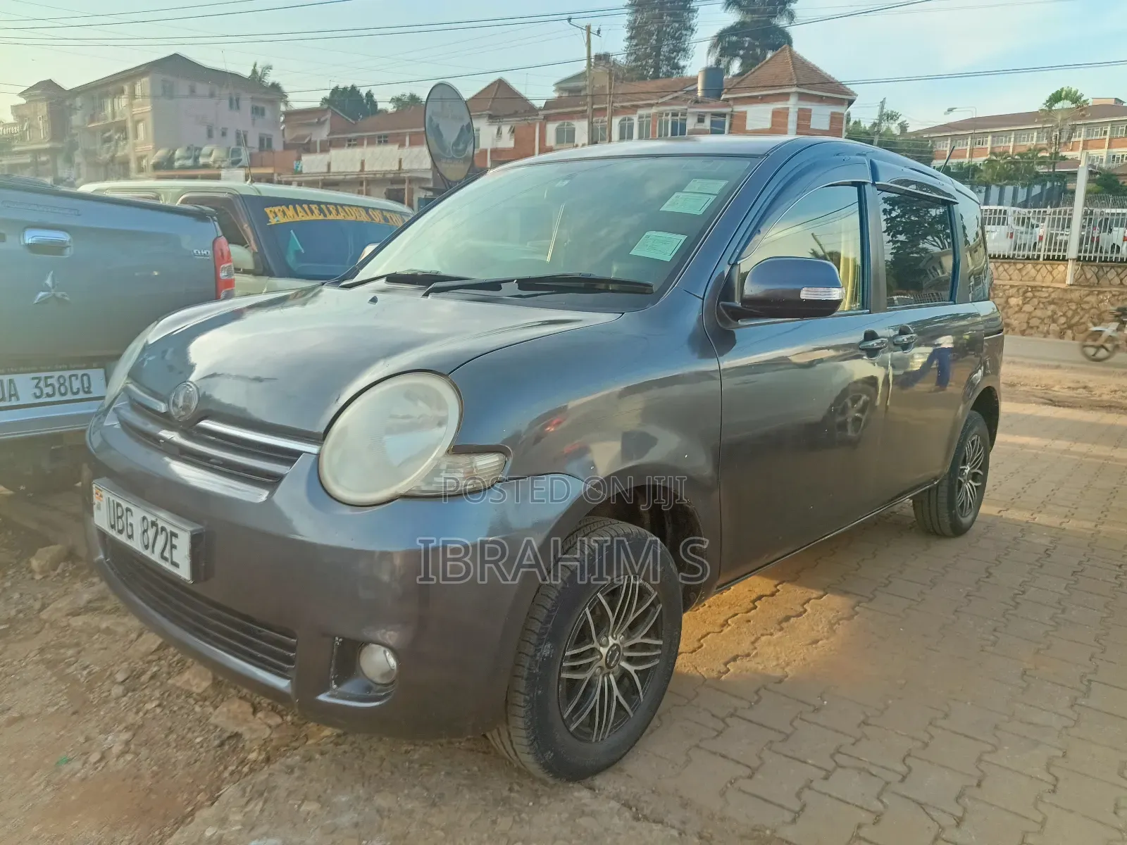 Toyota Sienta 2011 Gray