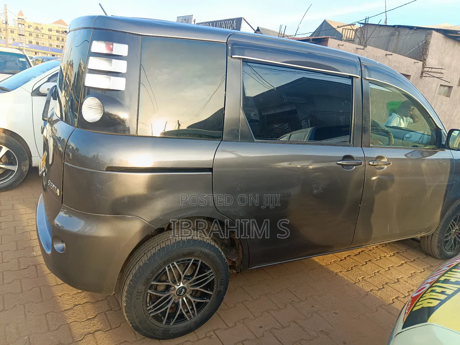 Toyota Sienta 2011 Gray