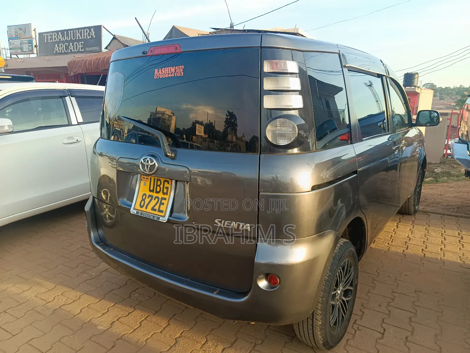 Toyota Sienta 2011 Gray