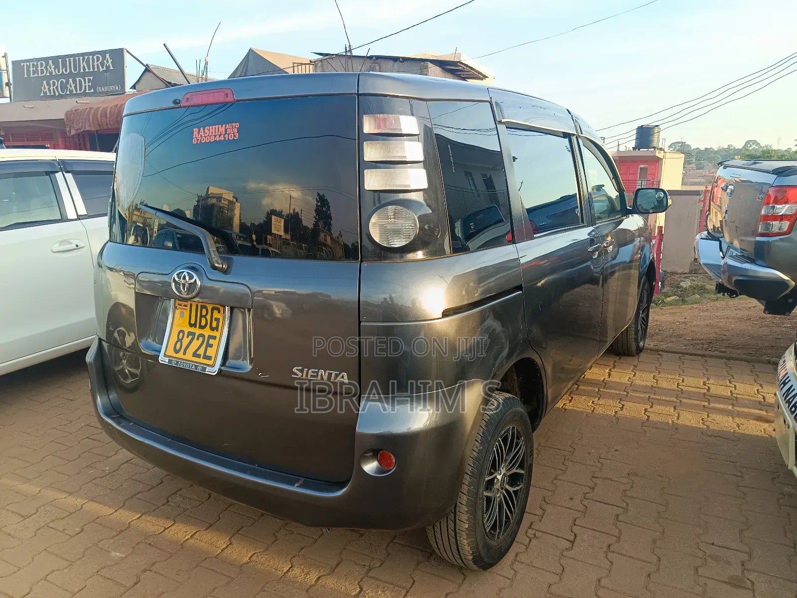 Toyota Sienta 2011 Gray