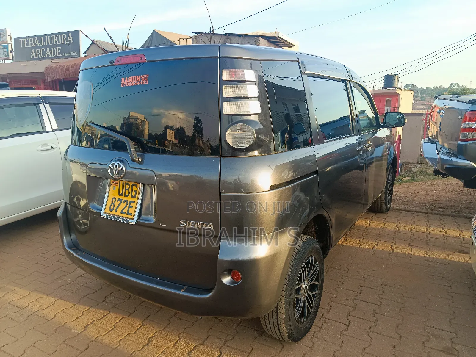 Toyota Sienta 2011 Gray