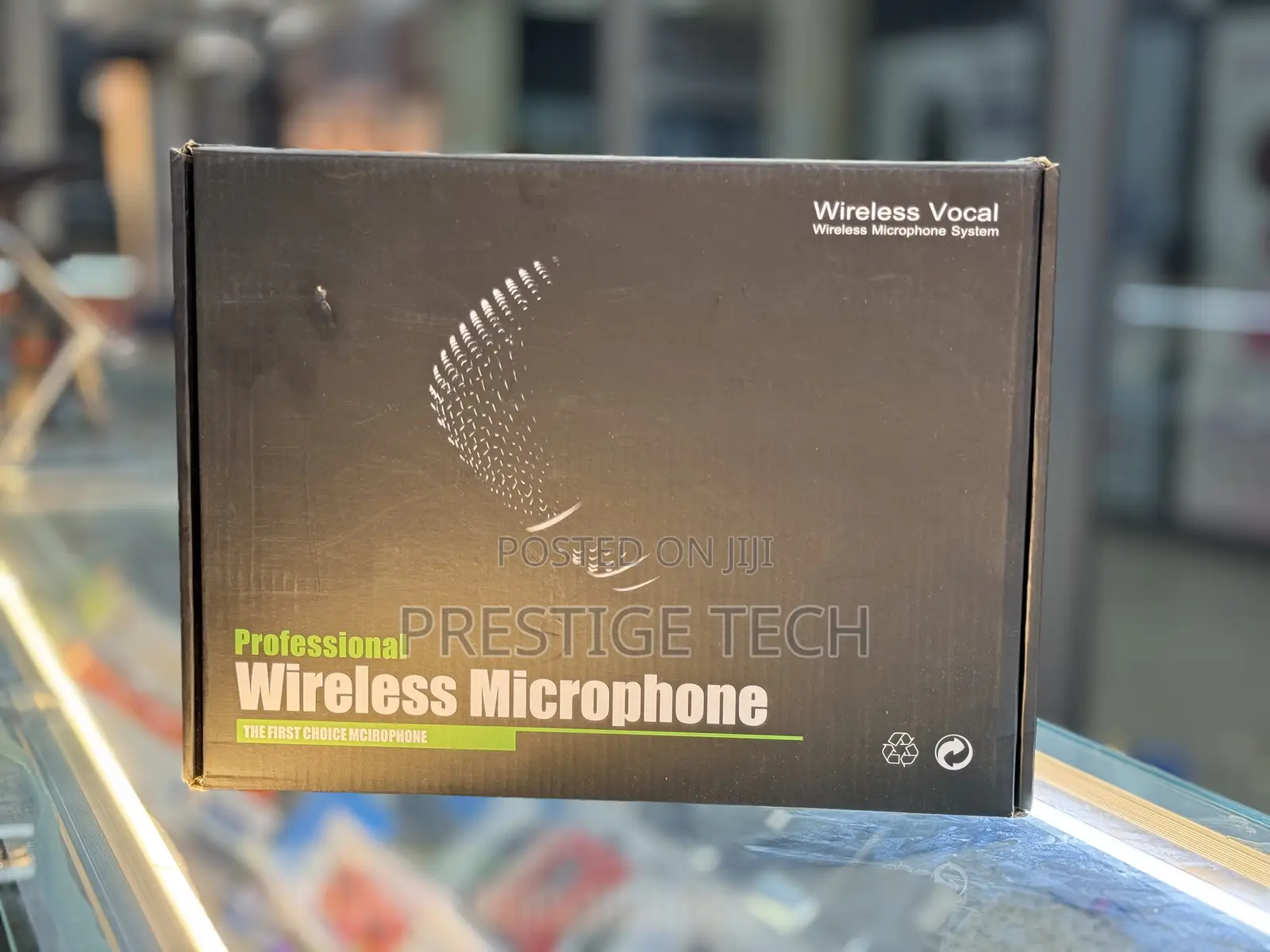 D4 Pro Wireless Microphone System With 4 Handheld Mics For Stage