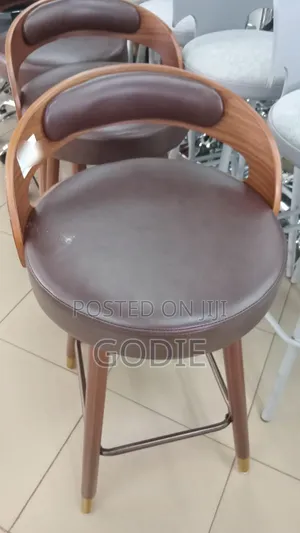 Mid-Century Modern Bar Stool Featuring a Walnut Bentwood Frame