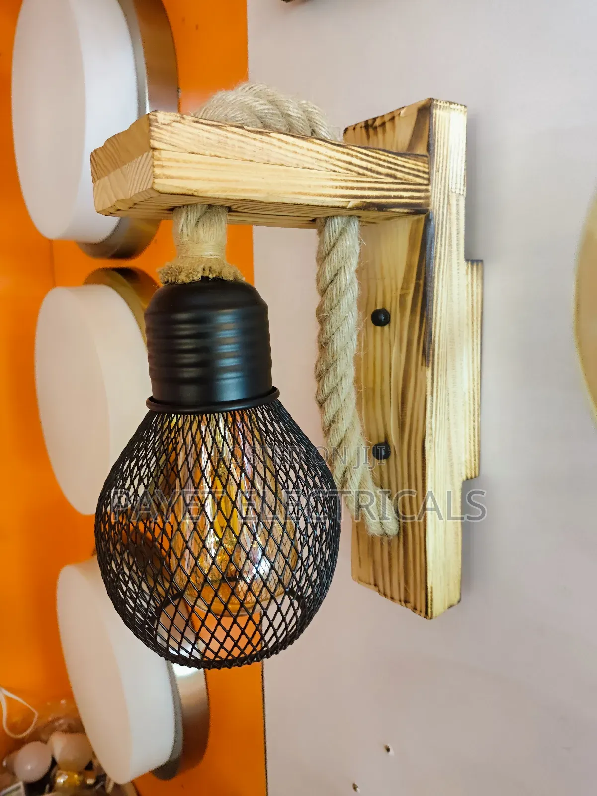 Classy Wall Lamp Holder With A Rope Design