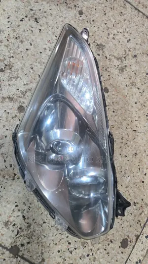 Toyota Wish 2004 Headlamp ( Motor)