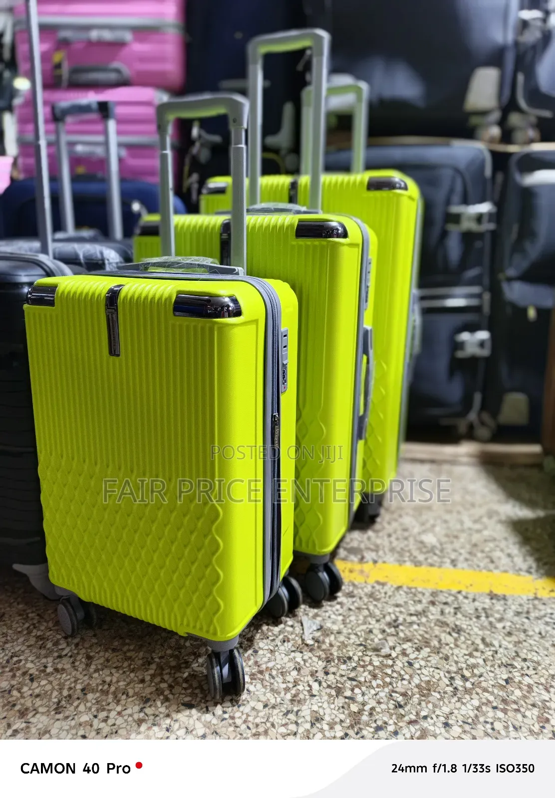 Executive Plastic Suitcases. Medium Size. Full Set