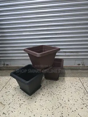 Stylish Plastic Flower Pots