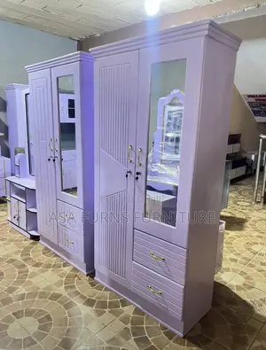 Shoe /Closet Wadrope