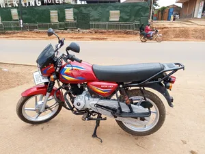 Bajaj Boxer 125 2025 Red