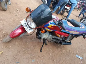 Bajaj Boxer 125 2022 Red