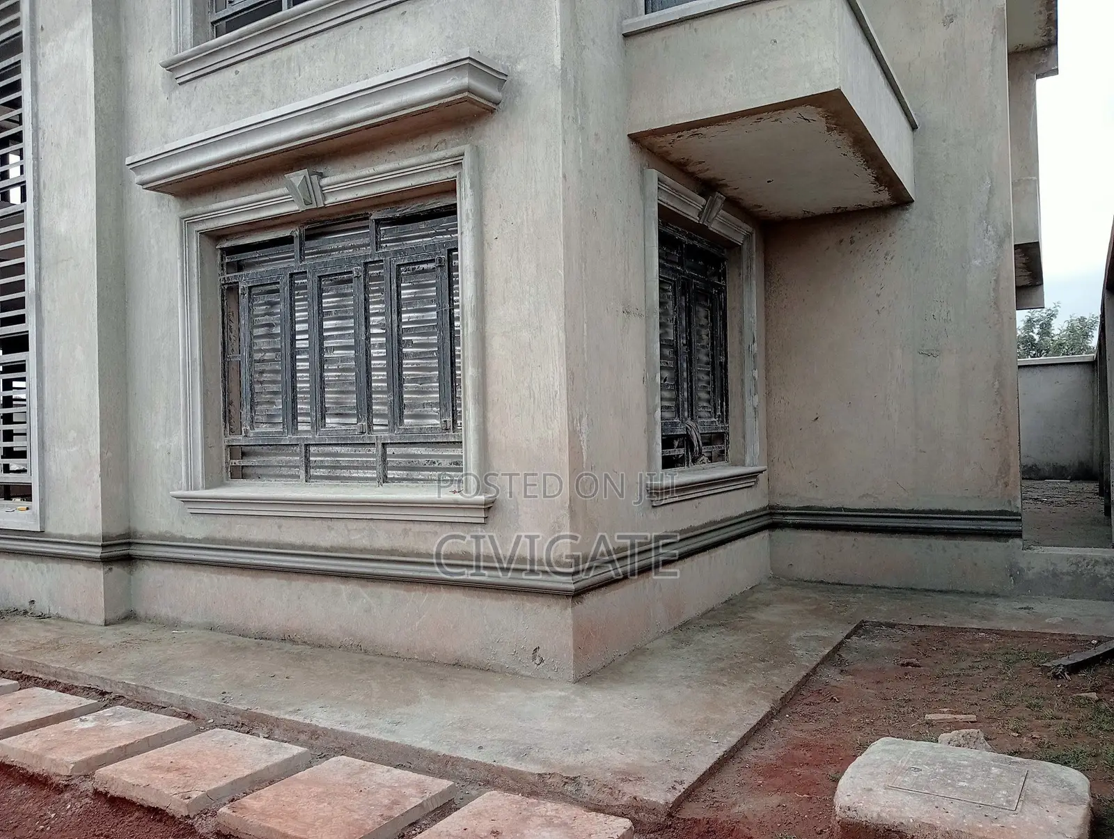 Molding and Conices