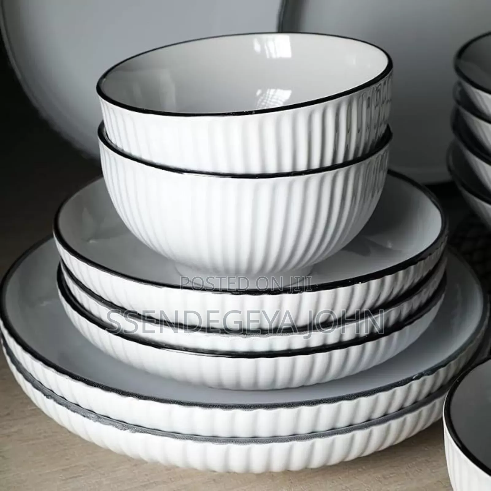 Christian Siriano Lustra Stoneware Dinnerware Set.