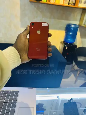 Apple iPhone XR 64 GB Red