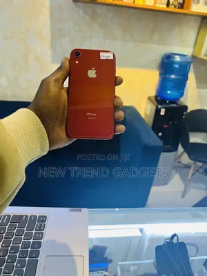 Apple iPhone XR 64 GB Red