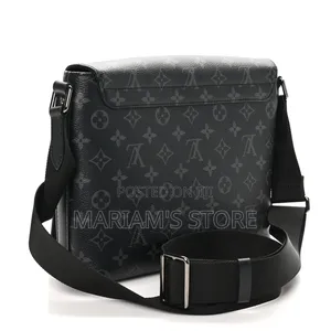 Louis Vuitton District Pm Messenger-Style Bag