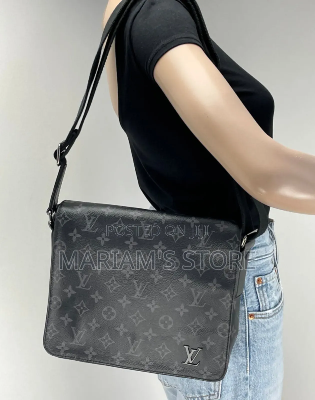 Louis Vuitton District Pm Messenger-Style Bag