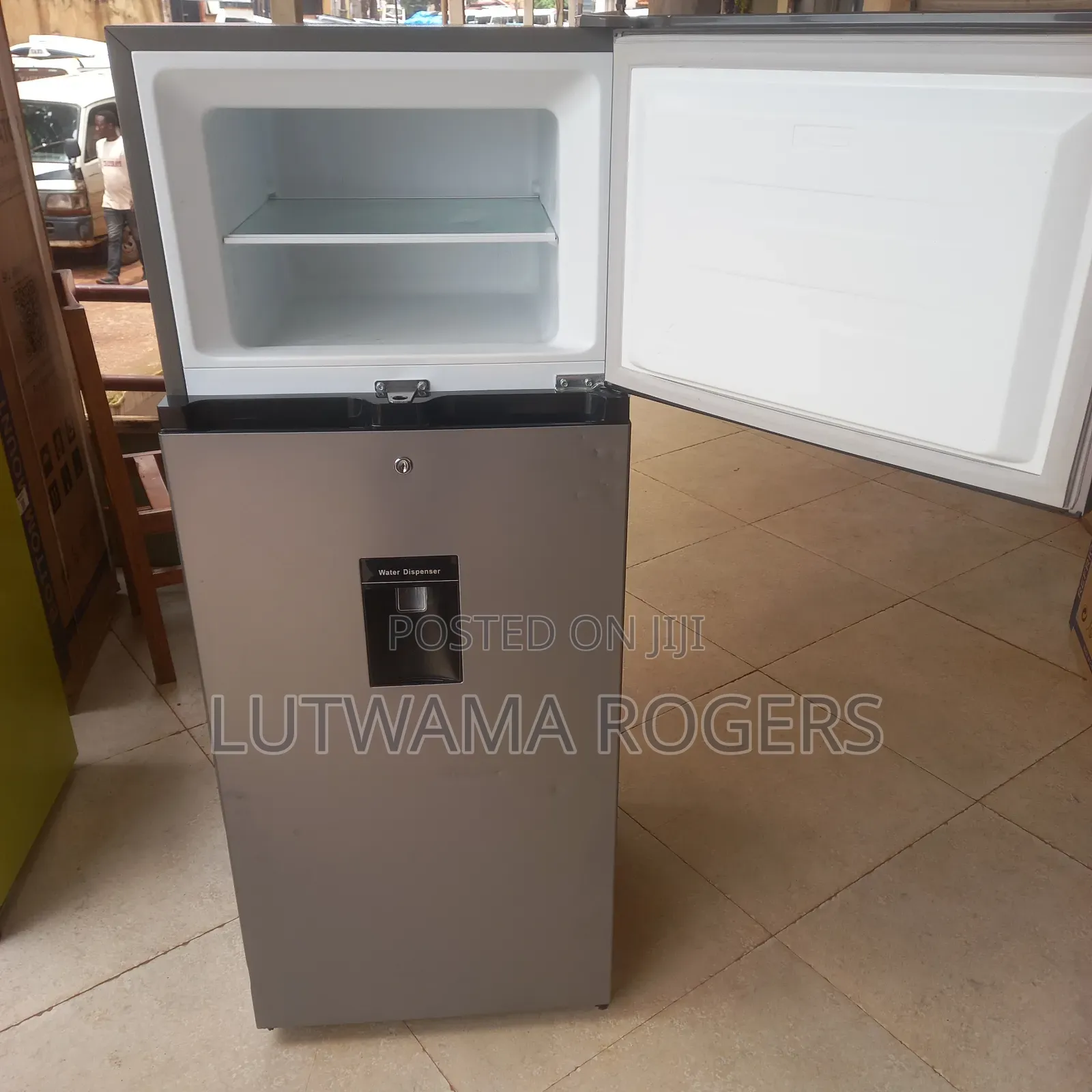 Hisense 270ltrs With Dispenser