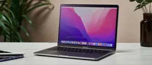Laptop Apple MacBook Pro 2022 M2 8GB Apple M2 SSD 256GB