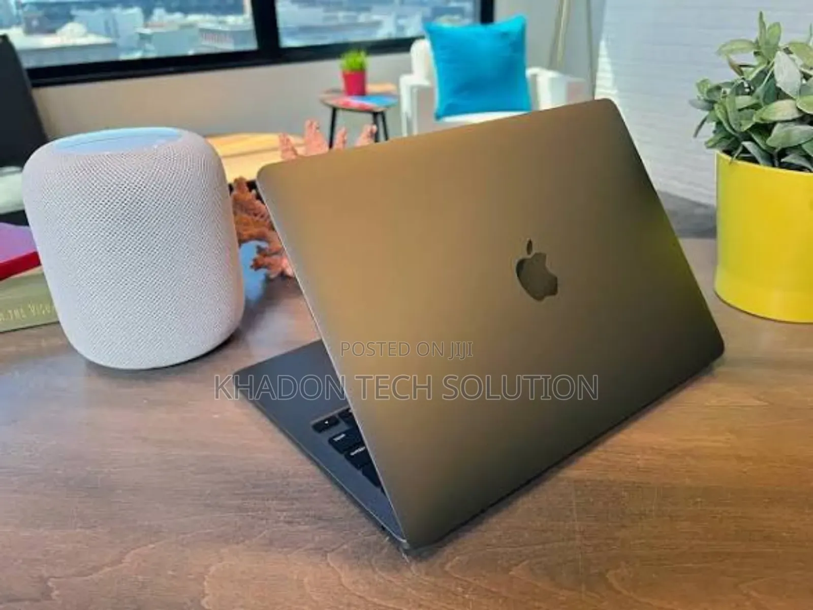 Laptop Apple MacBook Pro 2022 M2 8GB Apple M2 SSD 256GB