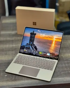 New Laptop Microsoft Surface 16GB Intel Core i5 SSD 256GB