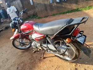 TVS HLX 125 2022 Red