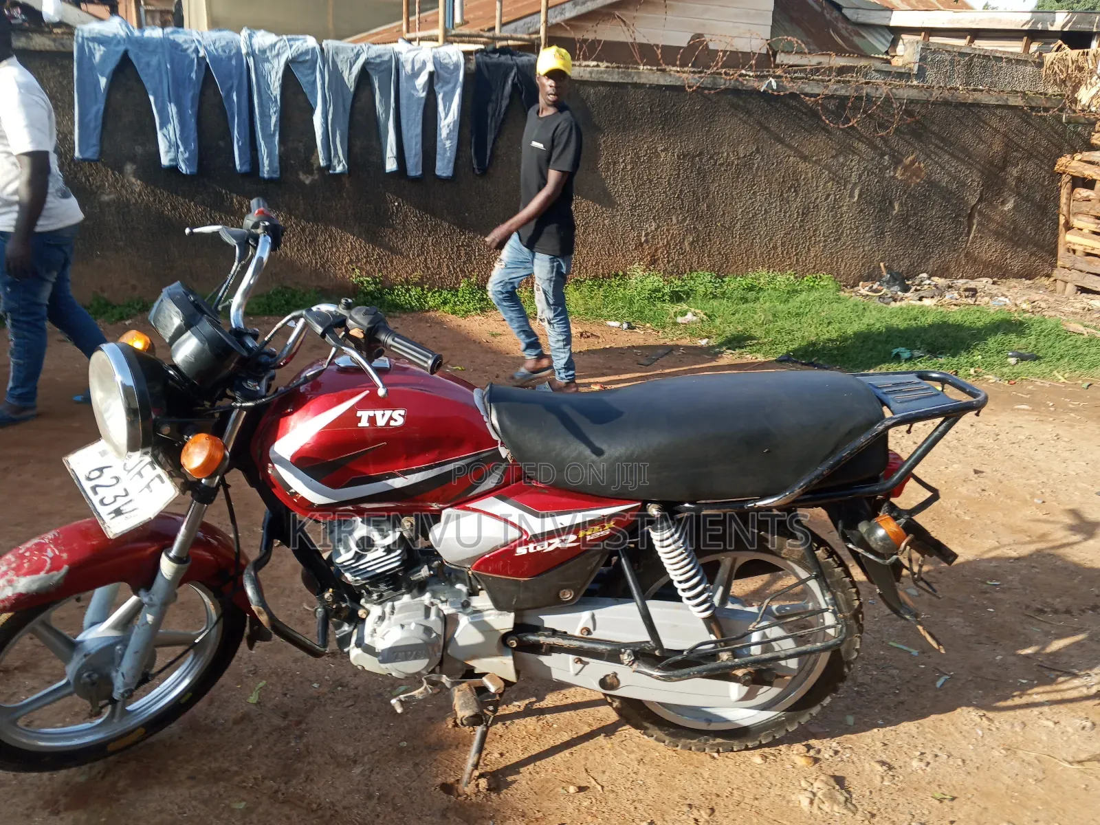 TVS HLX 125 2022 Red