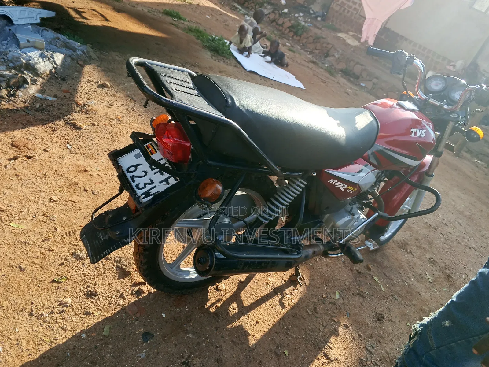 TVS HLX 125 2022 Red