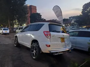 Toyota RAV4 2010 White