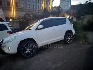 Toyota RAV4 2010 White