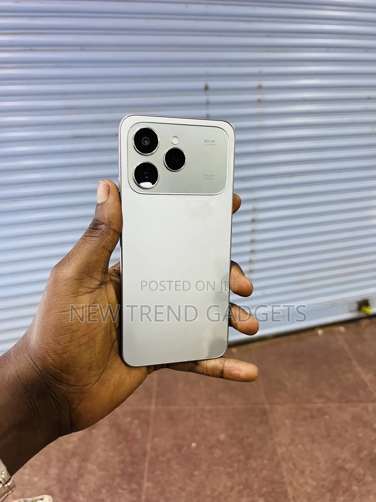 Tecno Spark 40 128 GB Silver
