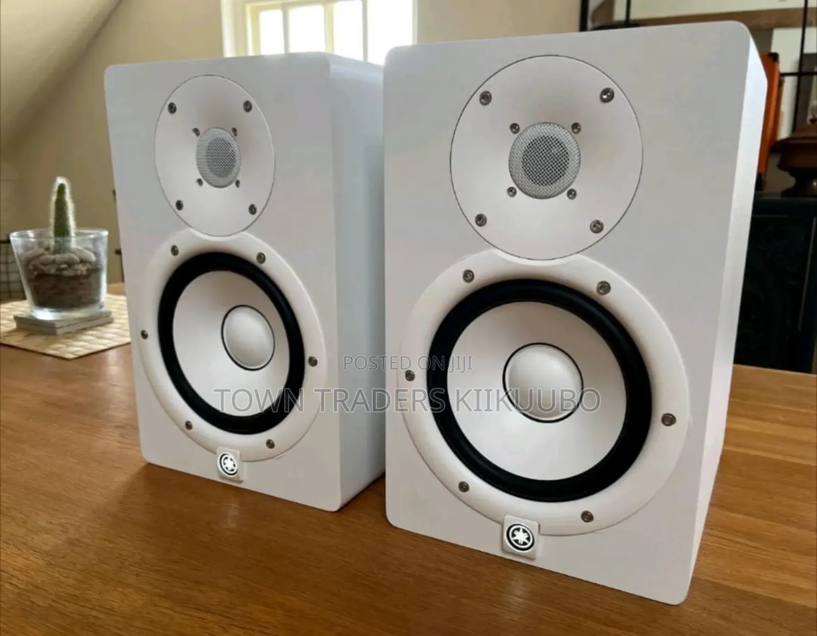 Hs8 Studio Speakers in Its Originality
