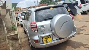 Toyota RAV4 2011 Silver