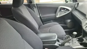 Toyota RAV4 2011 Silver