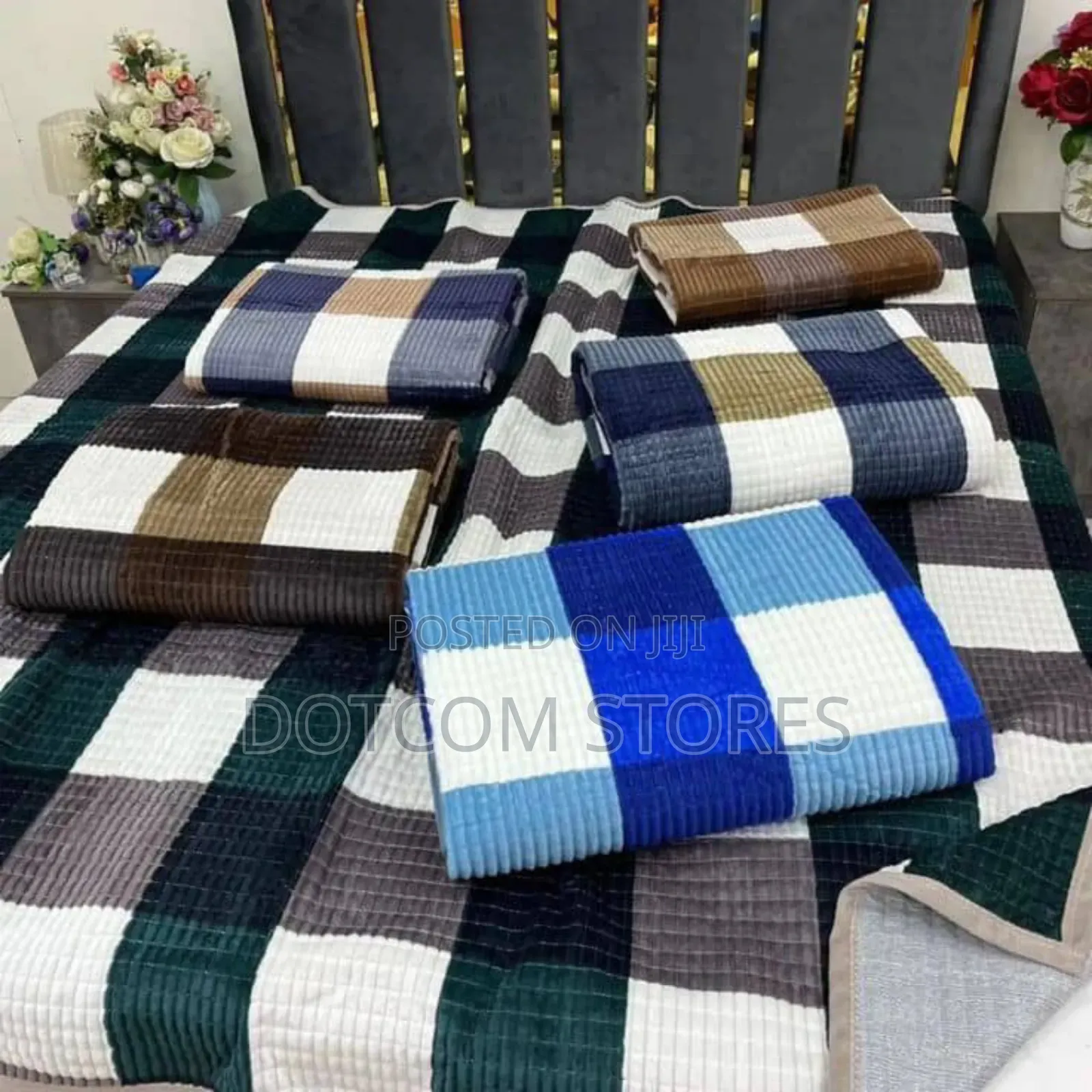 Velvet Checkerboard-Patterned Bedspread