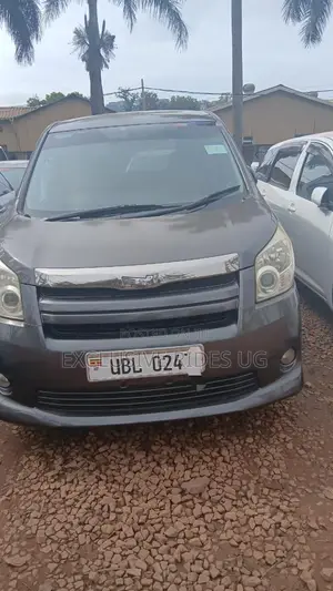 Toyota Noah 2009 Silver