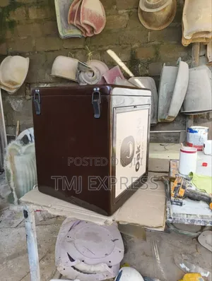 Food Delivery Boxes With Lights Made of Fibre Glass