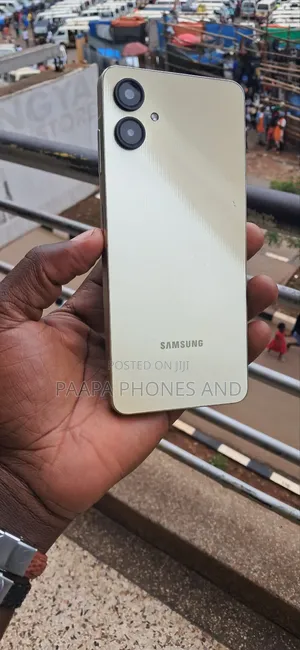 Samsung Galaxy A06 64 GB Yellow