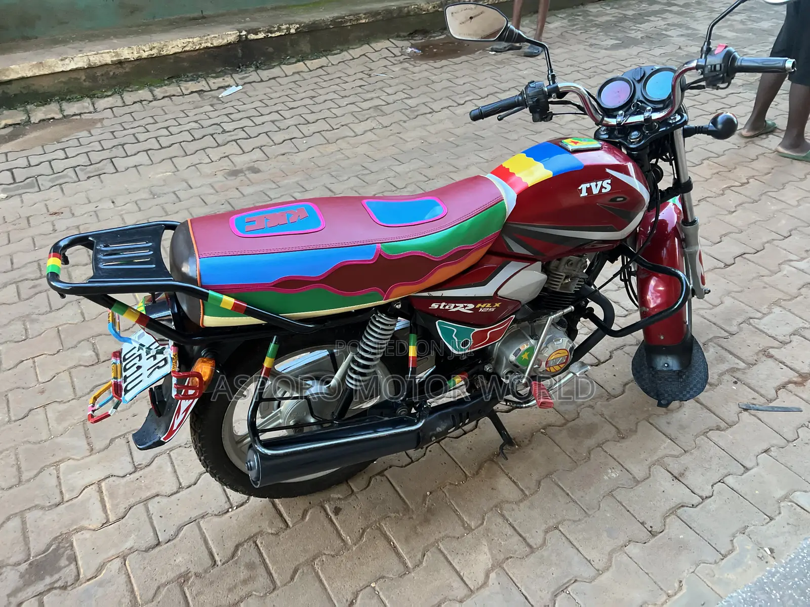 TVS HLX 125 2022 Red