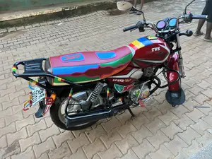 TVS HLX 125 2022 Red