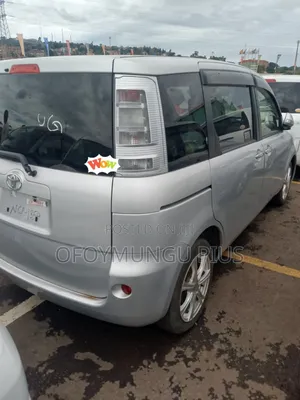 Toyota Sienta 2014 Silver
