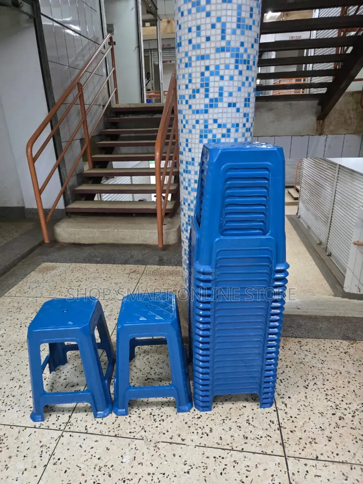Ergonomic Plastic Stools Ergonomic Plastic Stools