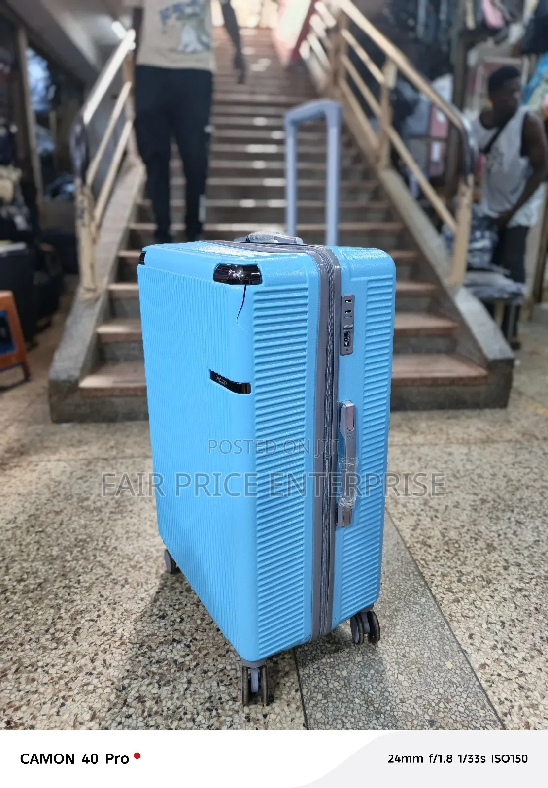 Executive Plastic Suitcases in Medium Size (Black)