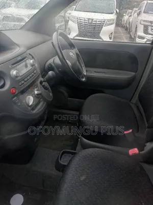 Toyota Sienta 2011 Gray