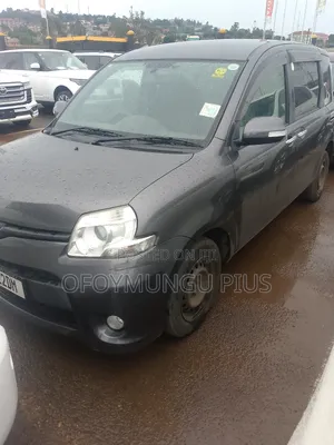 Toyota Sienta 2011 Gray