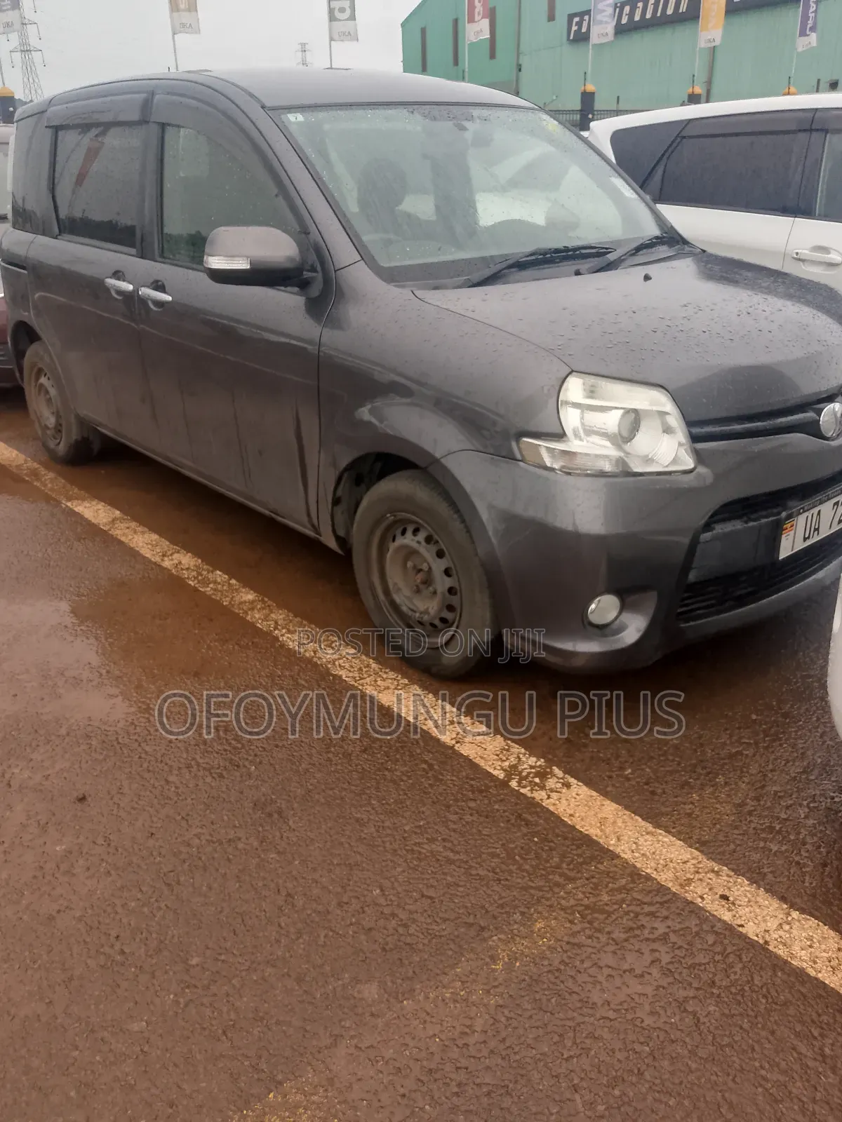 Toyota Sienta 2011 Gray